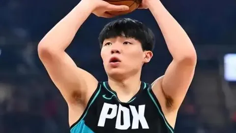 姚明家庭同框，14岁高挑女儿身高超越母亲，近1米90